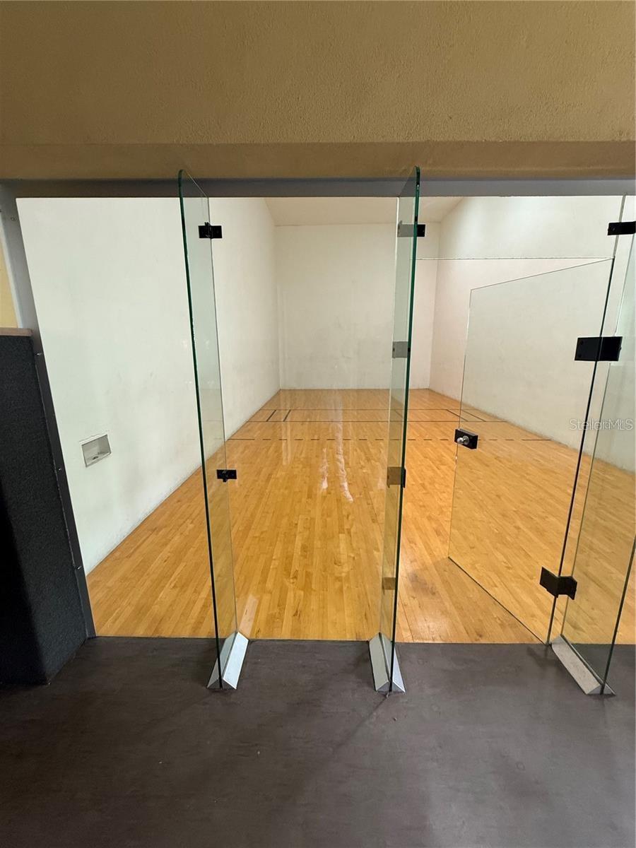 Image 25 of 33 For 2407 Courtney Meadows Court 303