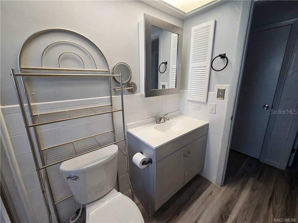 Image 8 of 34 For 404 Adams Street