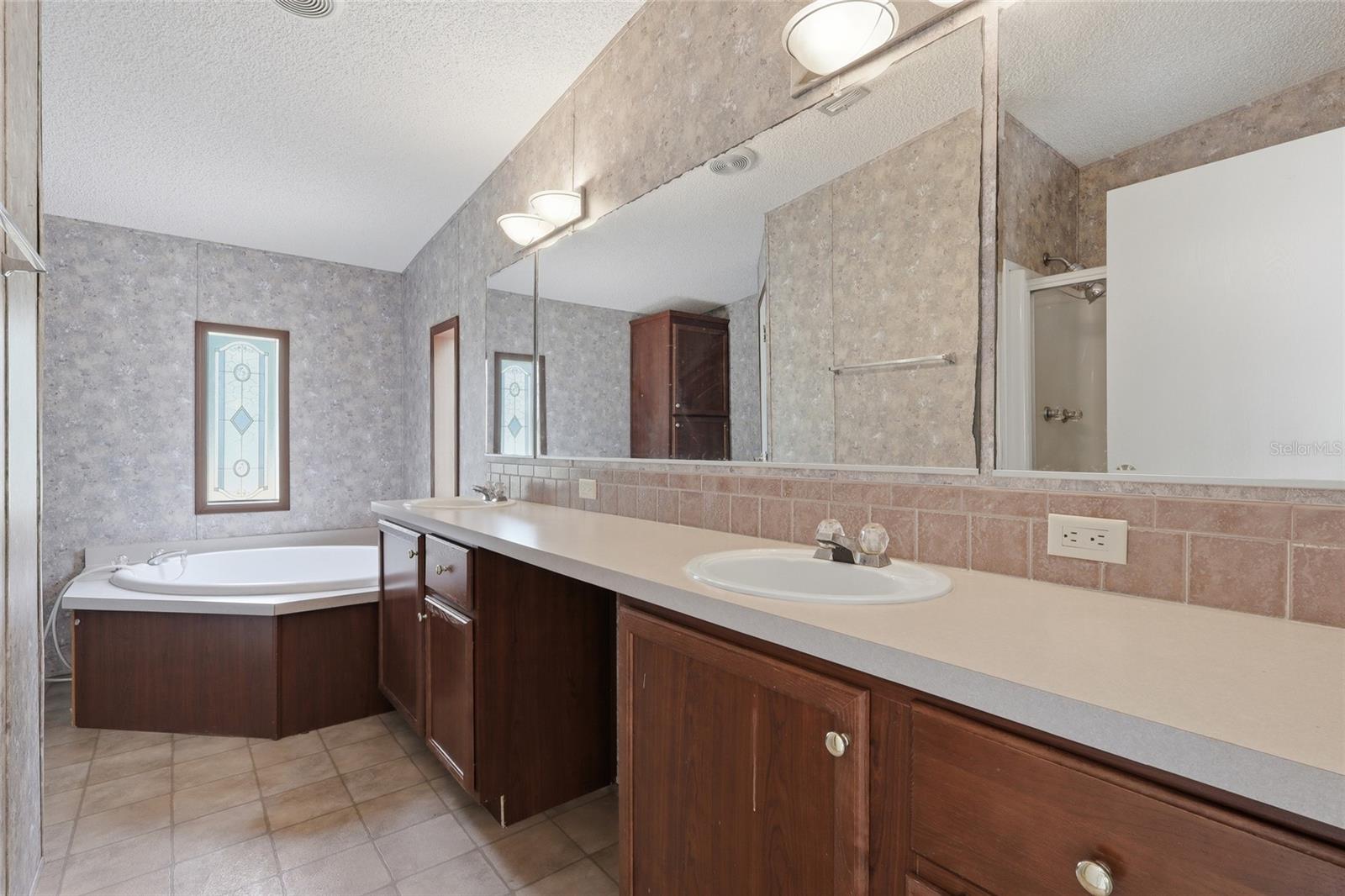 Image 14 of 34 For 7140 Elwood Road