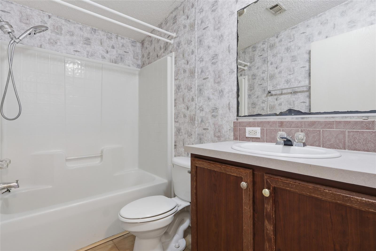 Image 19 of 34 For 7140 Elwood Road