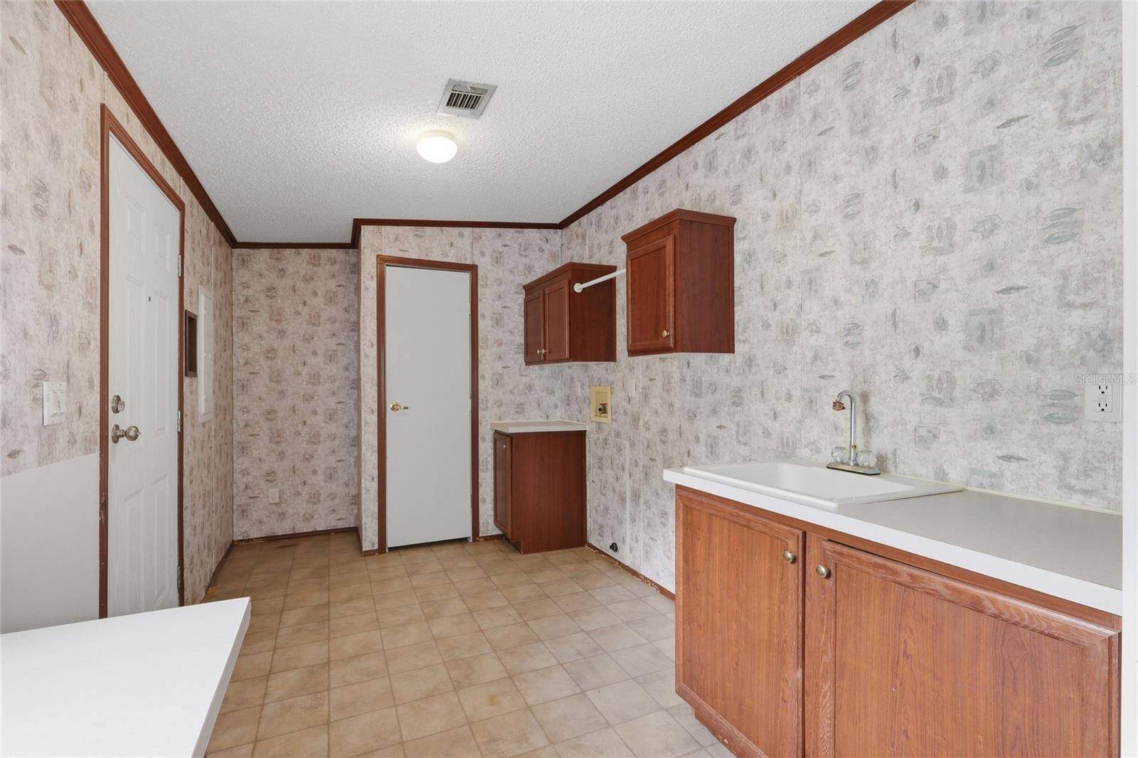 Image 21 of 34 For 7140 Elwood Road