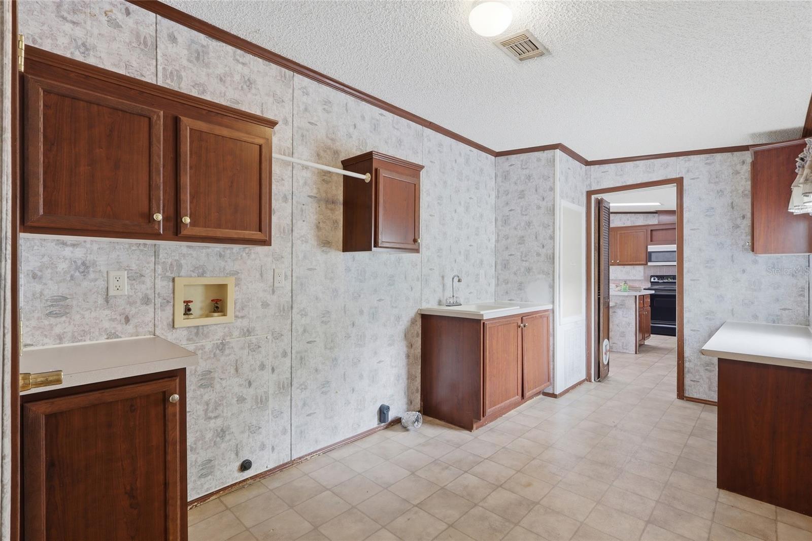 Image 22 of 34 For 7140 Elwood Road