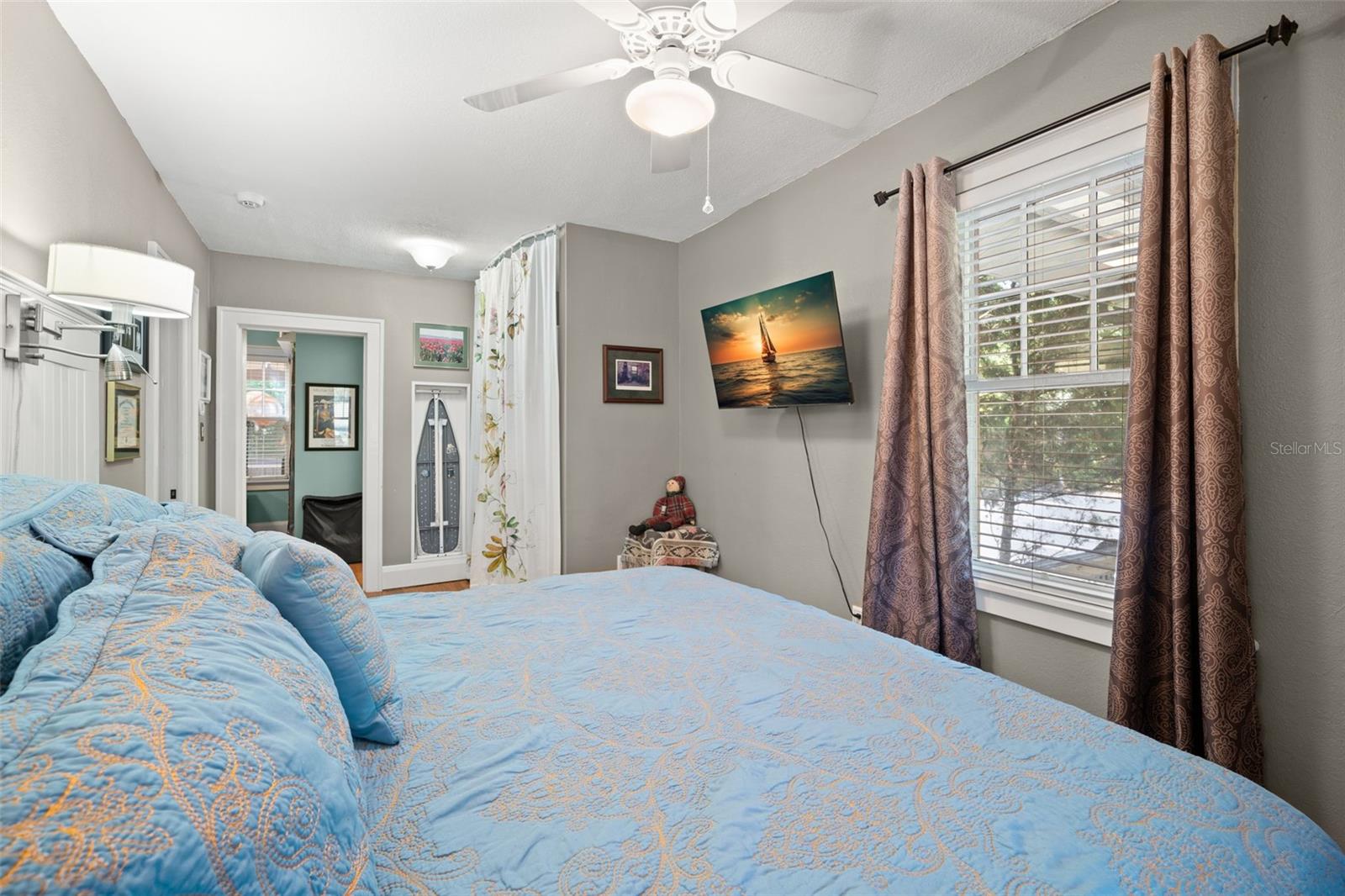 Image 15 of 59 For 1035 Robson Street