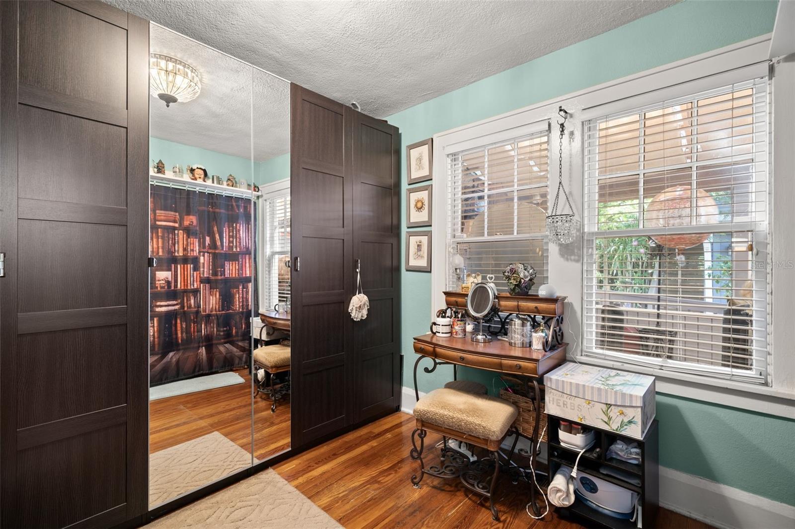 Image 16 of 59 For 1035 Robson Street