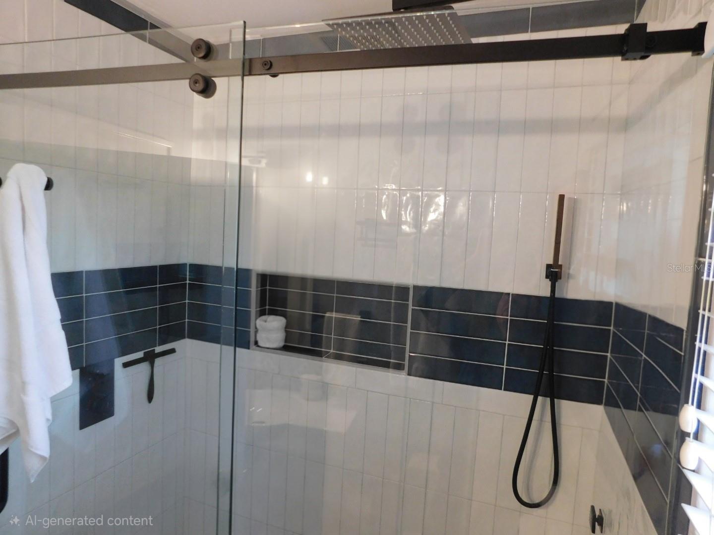 Image 18 of 59 For 1035 Robson Street