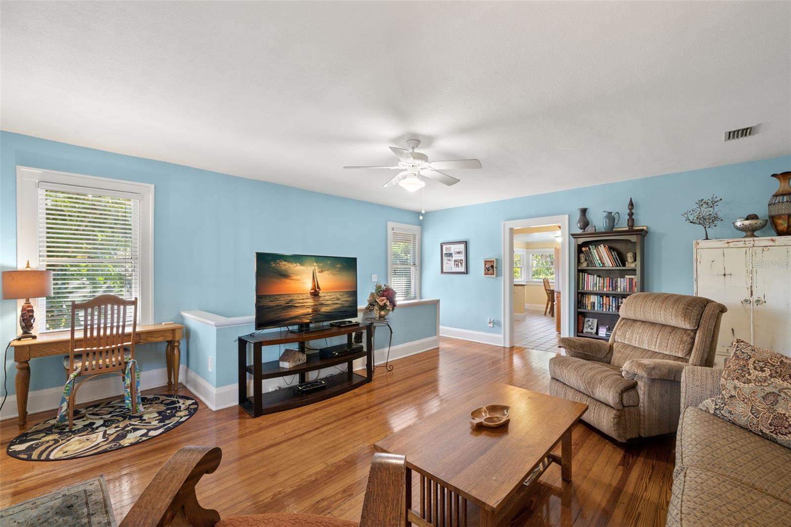 Image 28 of 59 For 1035 Robson Street