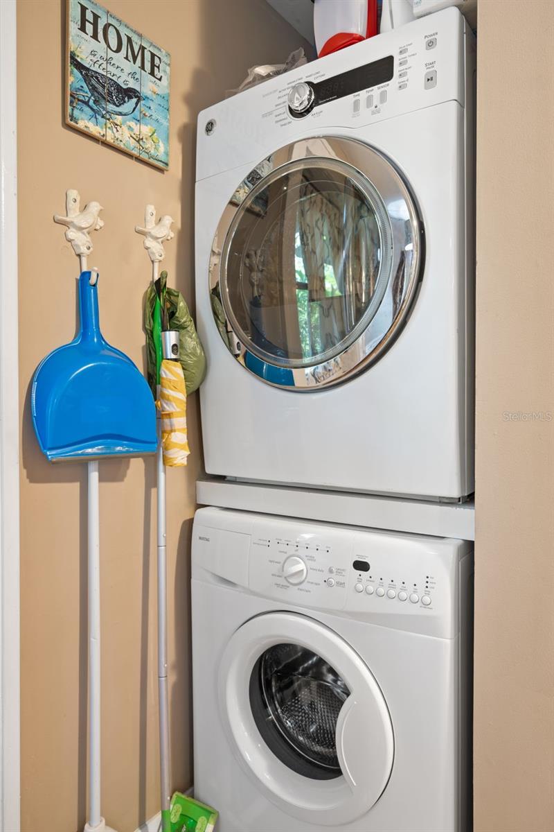 Image 40 of 59 For 1035 Robson Street