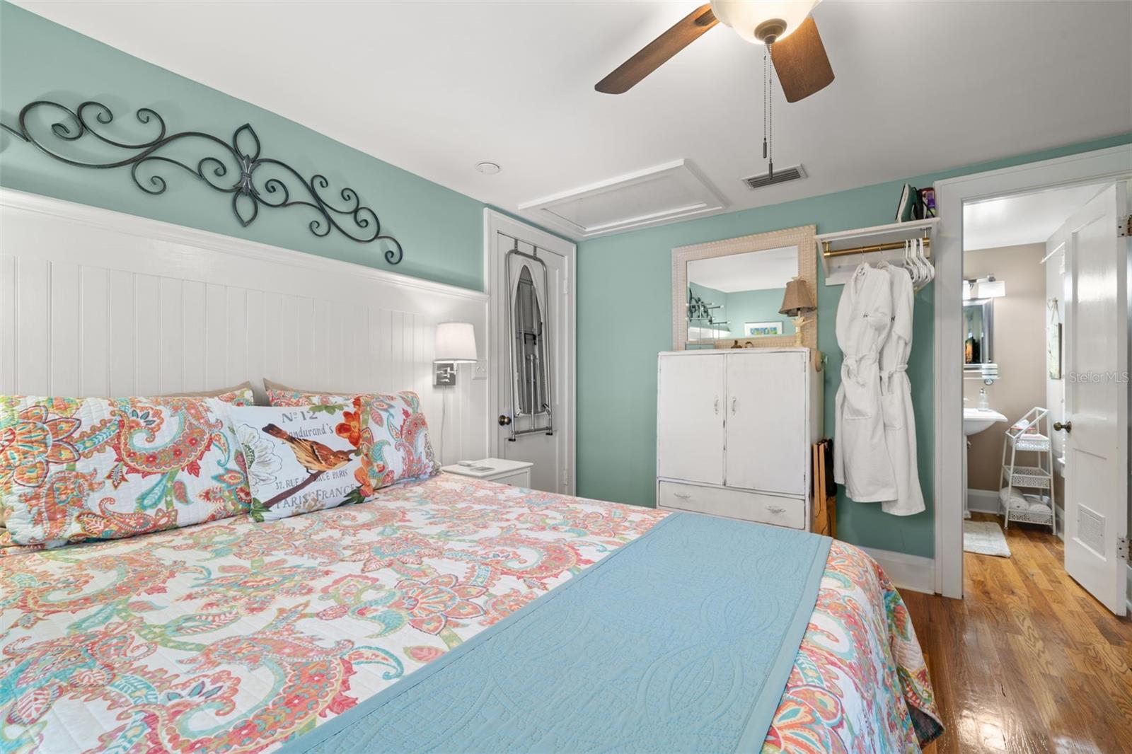 Image 42 of 59 For 1035 Robson Street