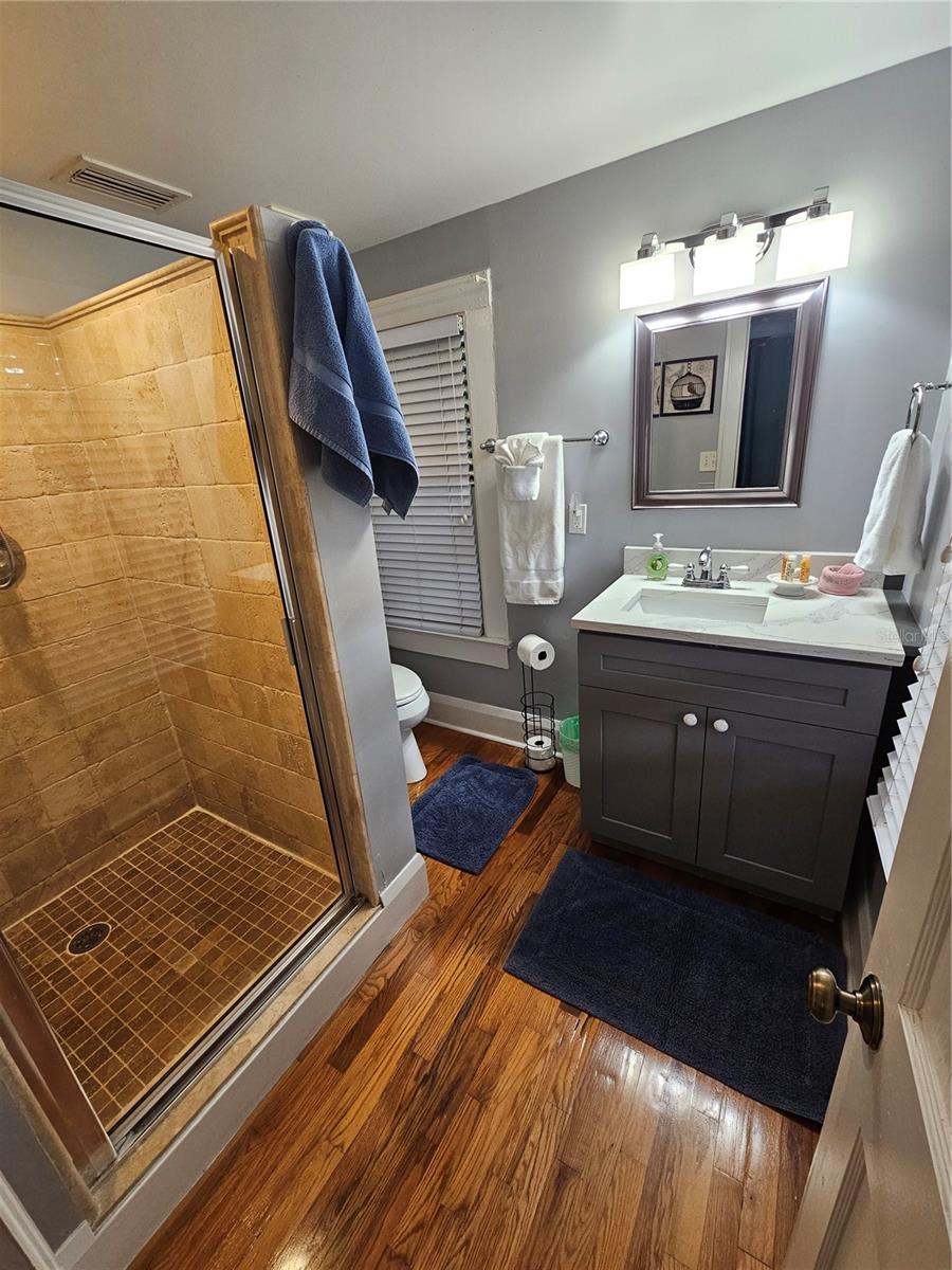 Image 43 of 59 For 1035 Robson Street