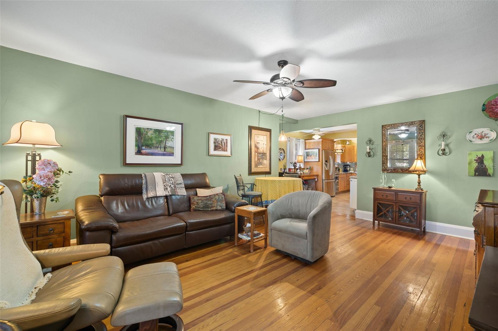 Image 8 of 59 For 1035 Robson Street