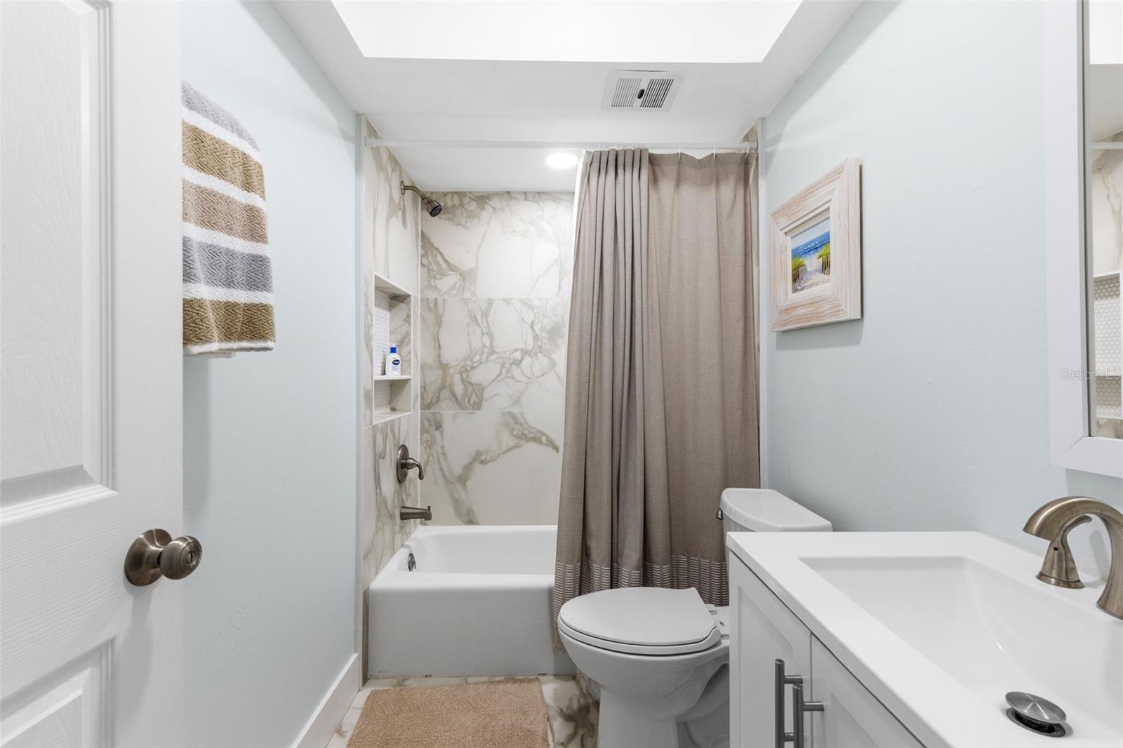 Image 37 of 85 For 270 Skiff Point A1