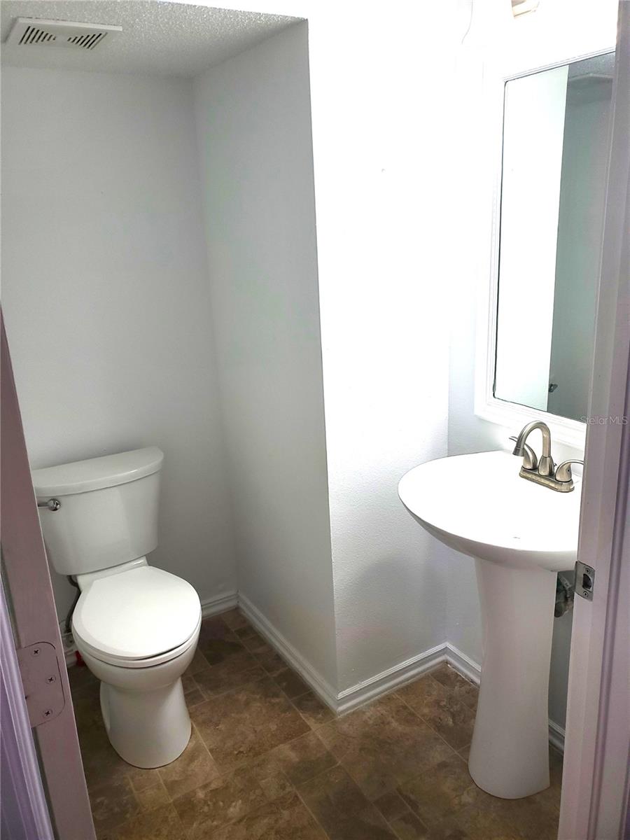 Listing photo id 9 for 1411 Sedgwick Drive