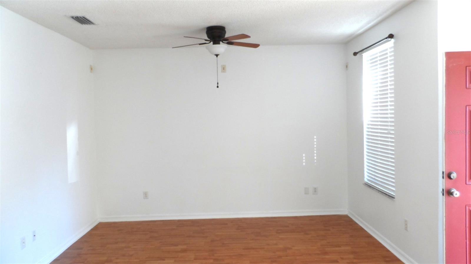 Listing photo id 10 for 1411 Sedgwick Drive