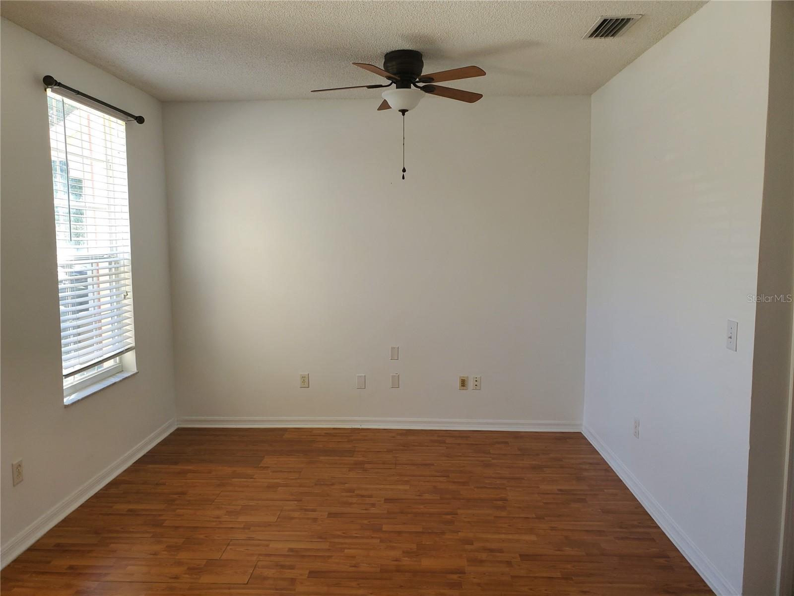 Listing photo id 11 for 1411 Sedgwick Drive