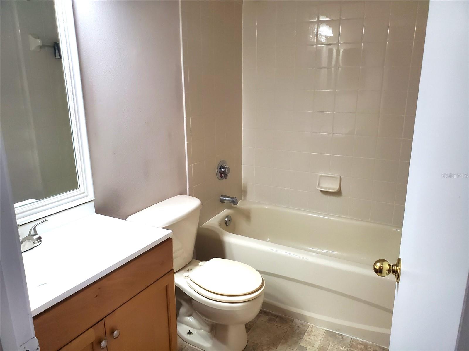 Listing photo id 3 for 1411 Sedgwick Drive