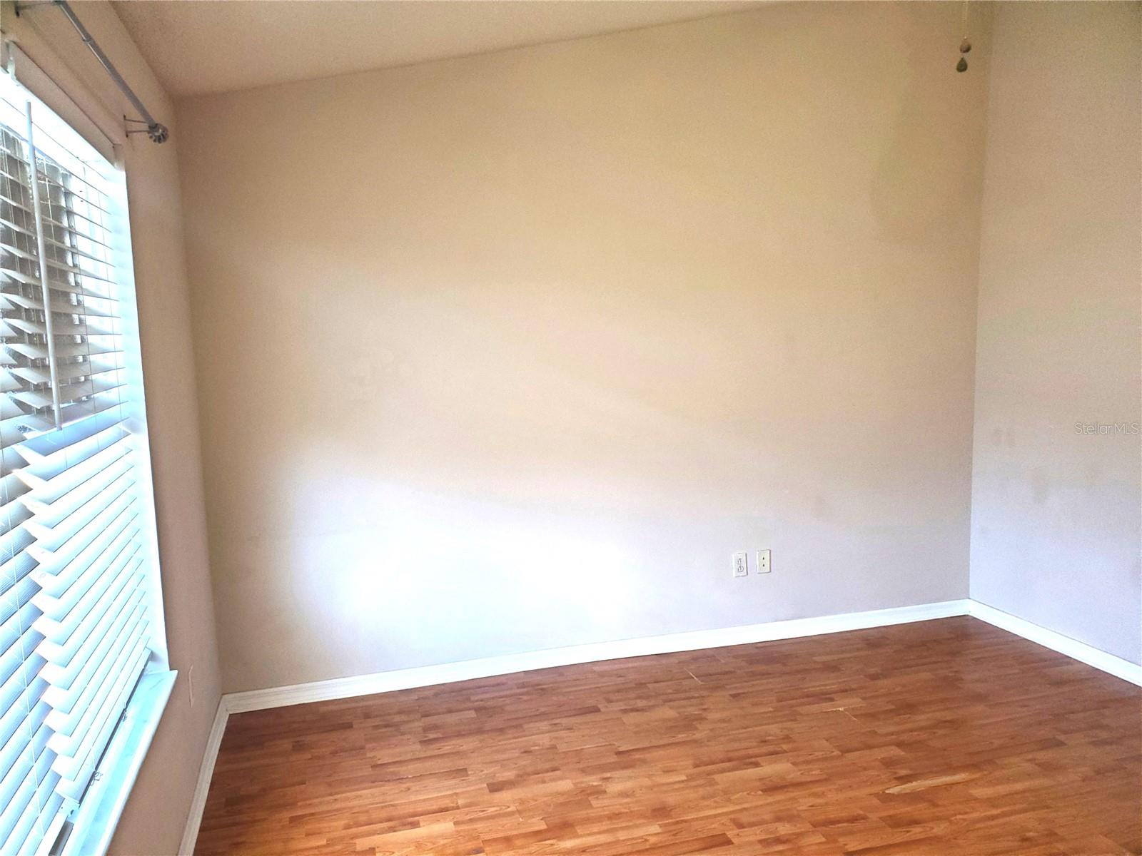 Listing photo id 4 for 1411 Sedgwick Drive