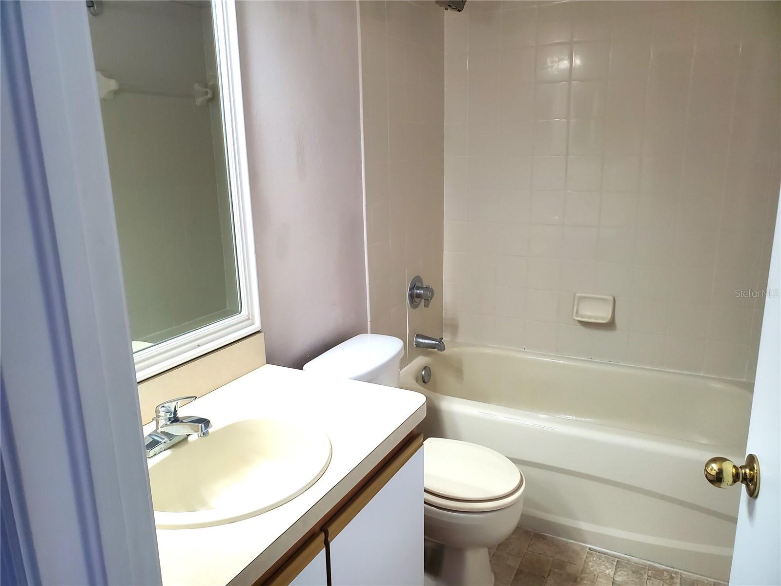 Listing photo id 6 for 1411 Sedgwick Drive