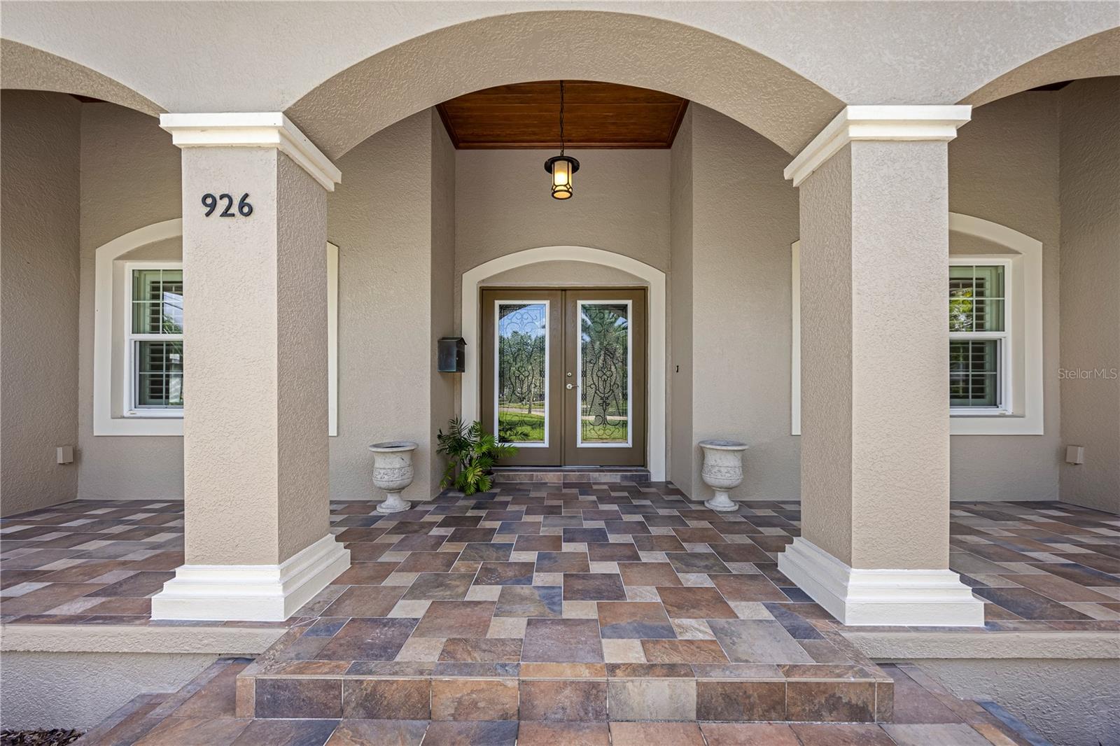 Image 3 of 17 For 926 Cordova Boulevard Ne