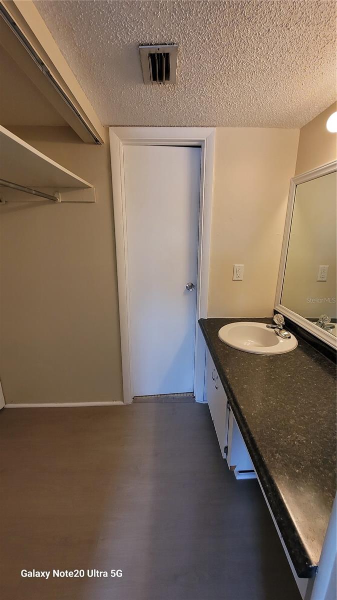 Image 11 of 12 For 122 Kings Avenue 202