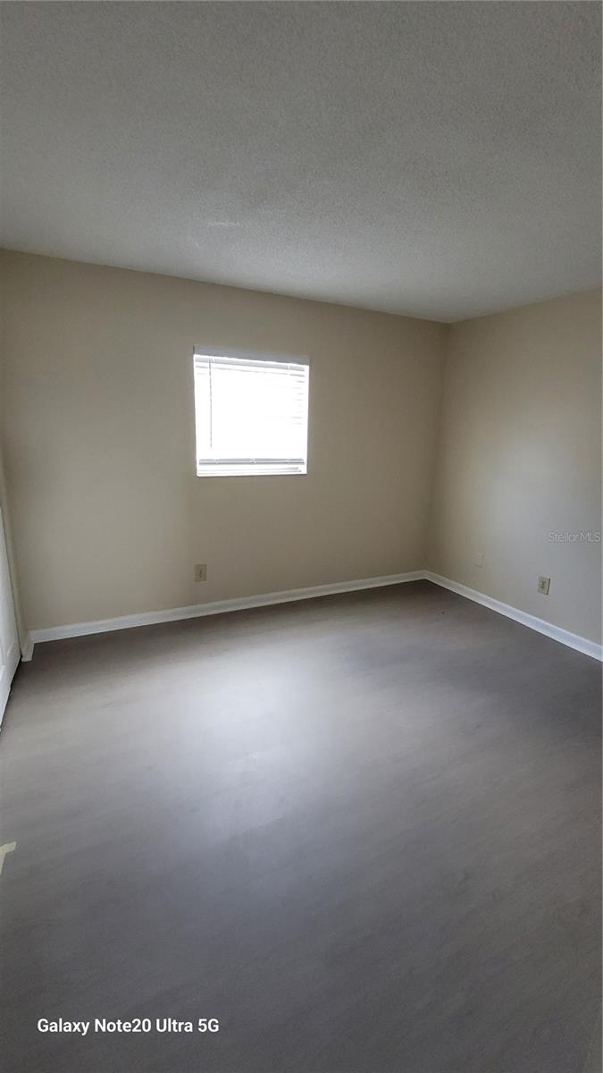 Image 8 of 12 For 122 Kings Avenue 202