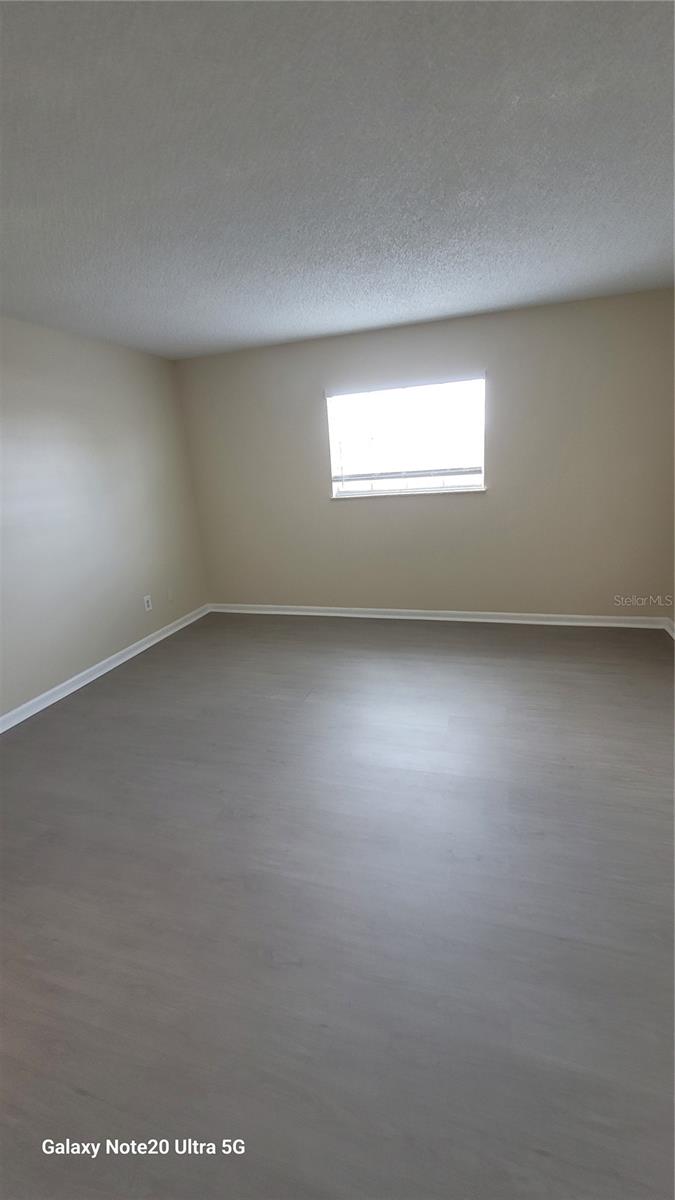 Image 9 of 12 For 122 Kings Avenue 202