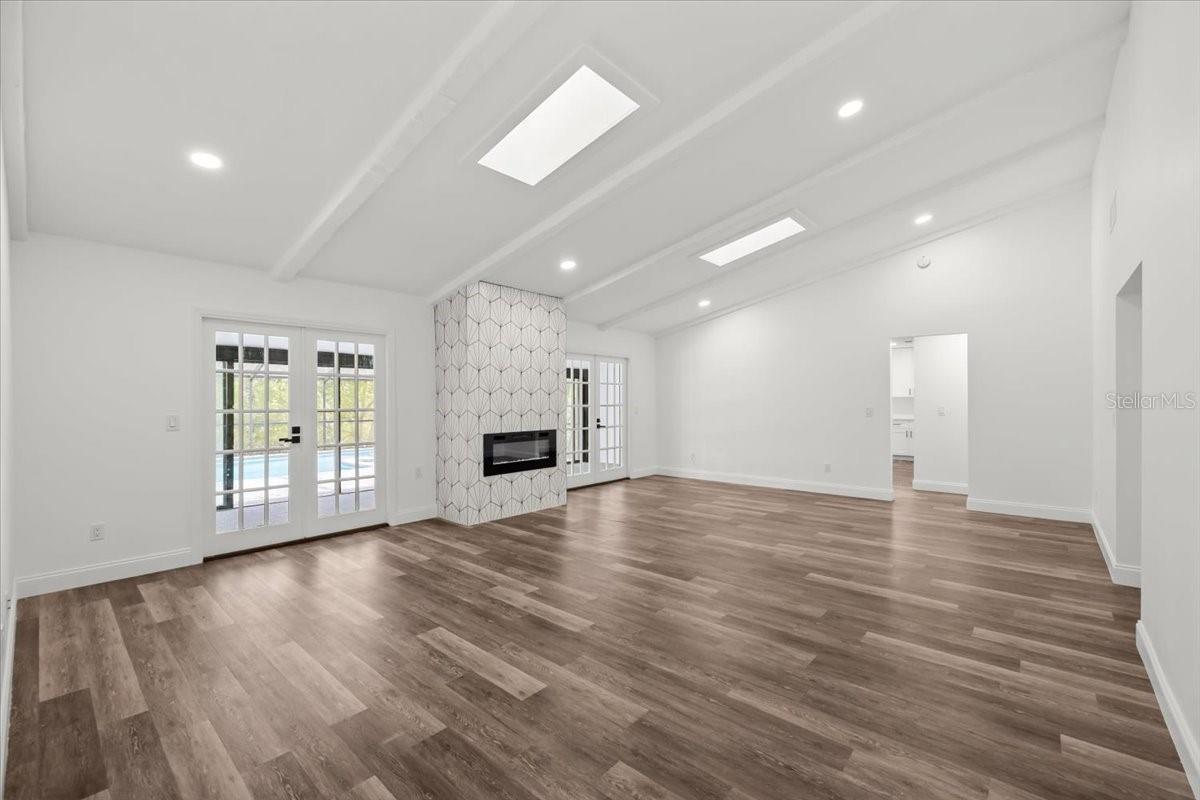 Image 11 of 51 For 11218 Creekview Drive