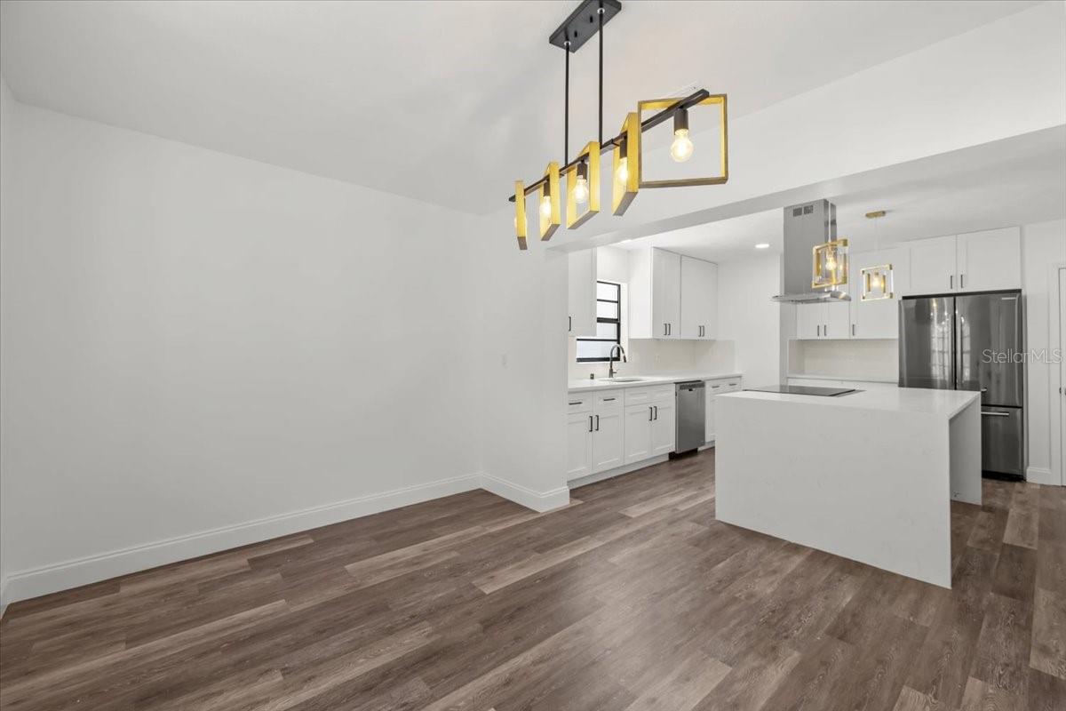 Image 15 of 51 For 11218 Creekview Drive