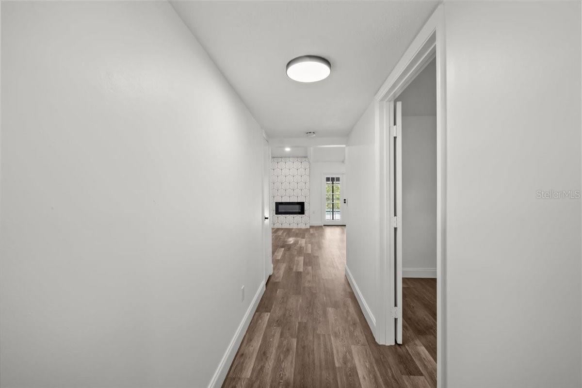 Image 18 of 51 For 11218 Creekview Drive