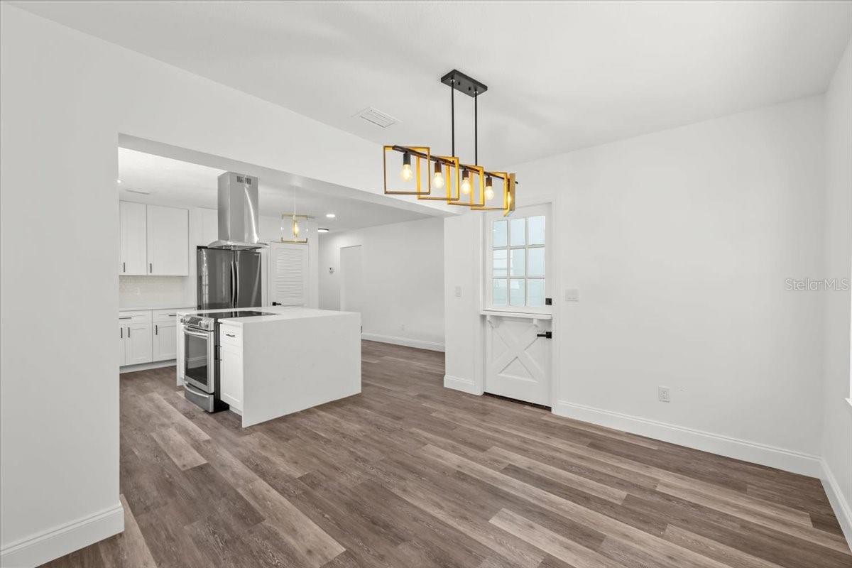 Image 19 of 51 For 11218 Creekview Drive