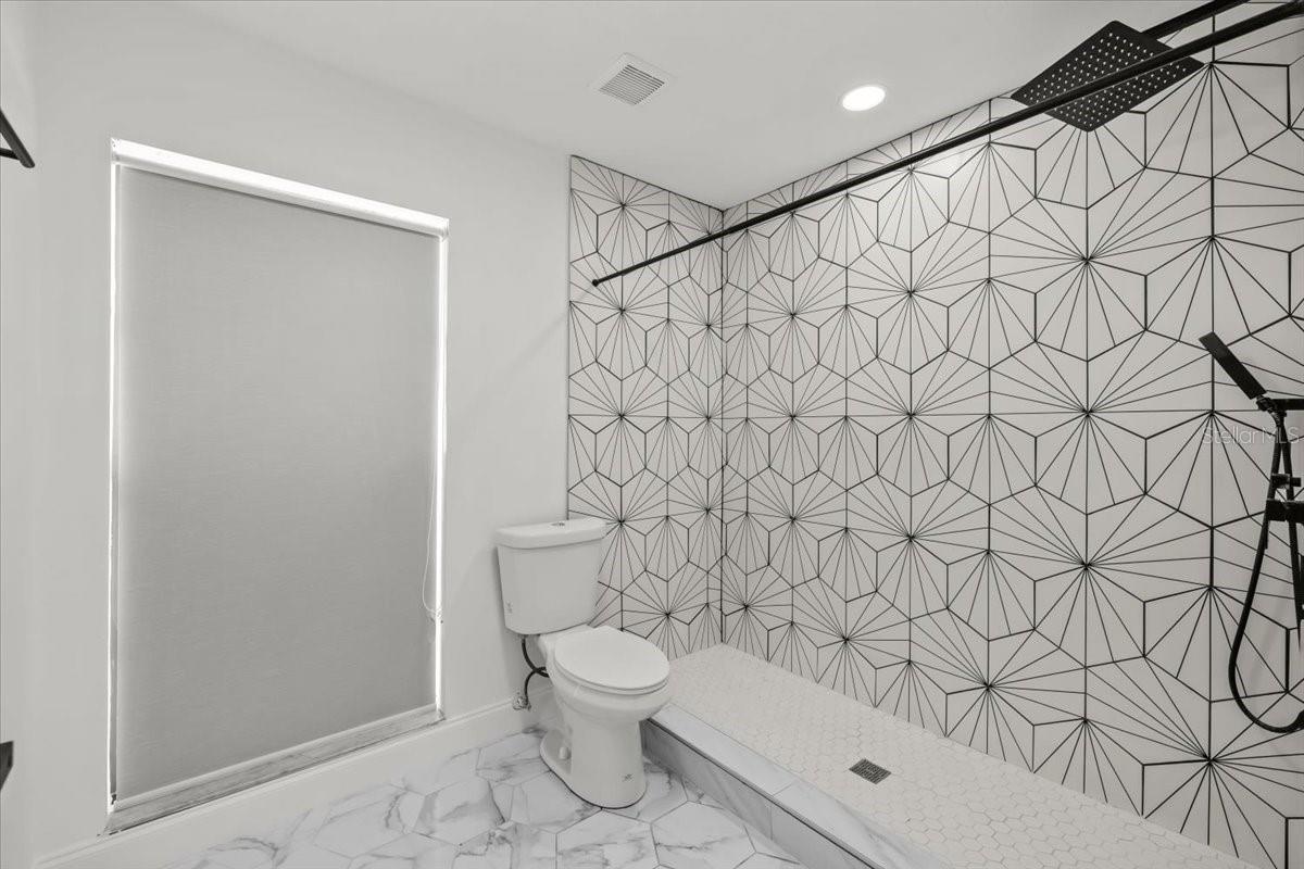 Image 23 of 51 For 11218 Creekview Drive