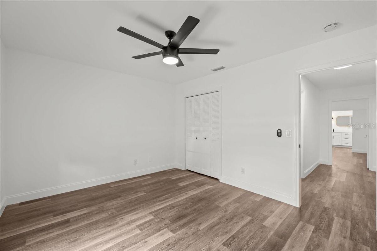 Image 27 of 51 For 11218 Creekview Drive