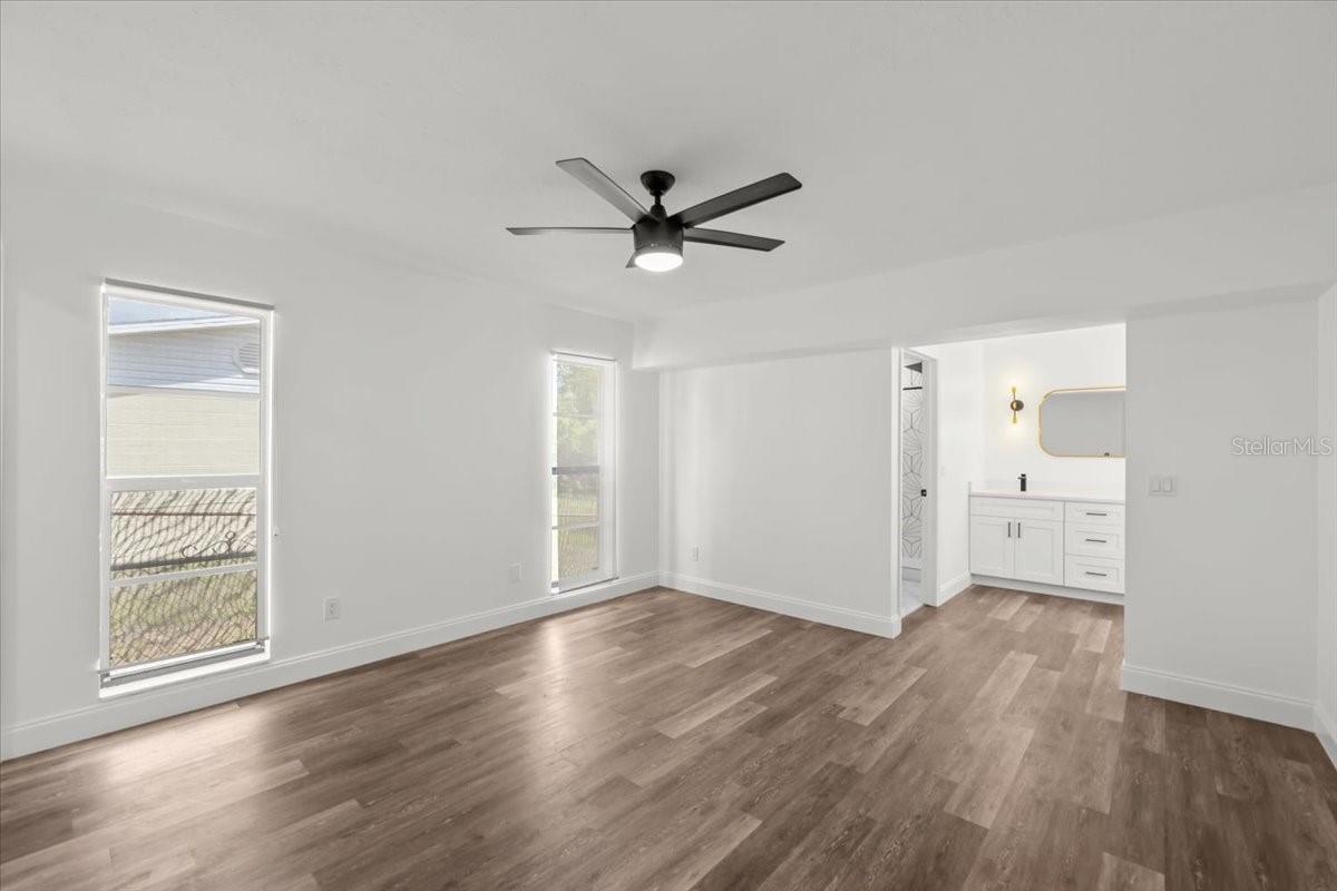 Image 28 of 51 For 11218 Creekview Drive