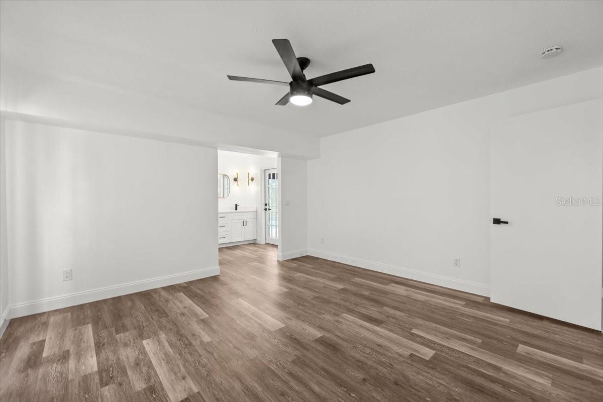 Image 31 of 51 For 11218 Creekview Drive