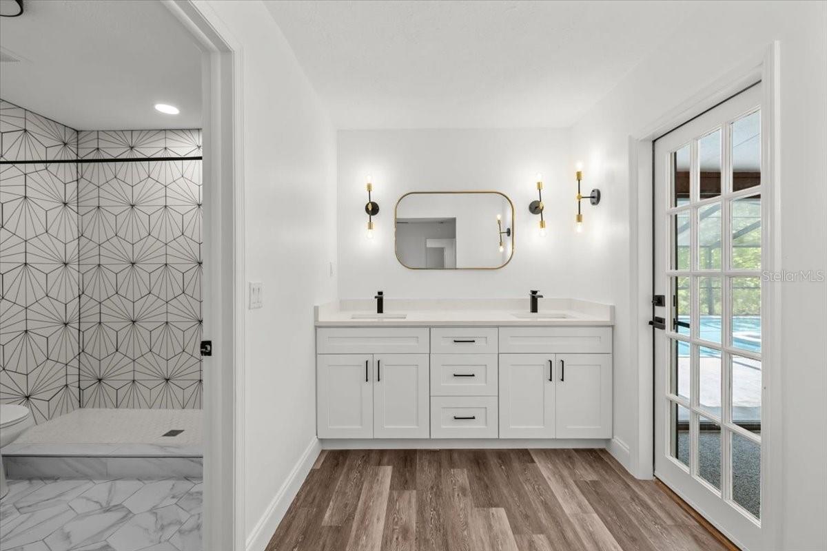 Image 33 of 51 For 11218 Creekview Drive