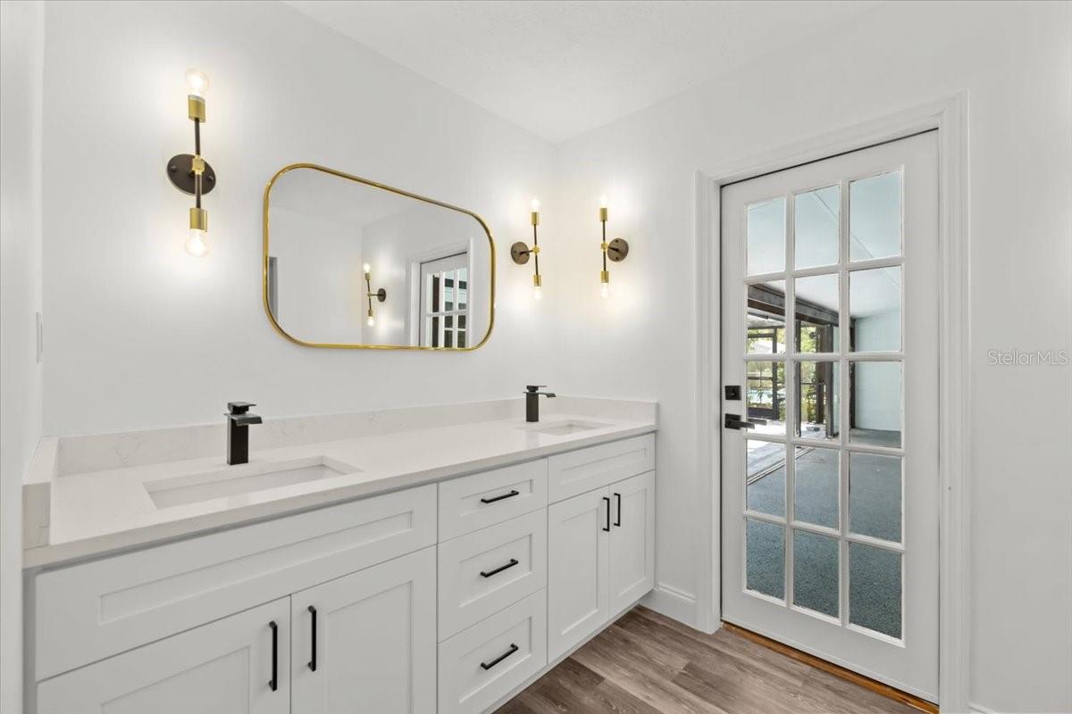 Image 34 of 51 For 11218 Creekview Drive