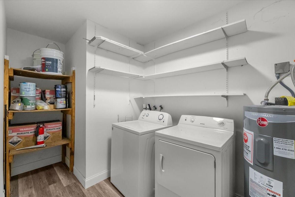 Image 35 of 51 For 11218 Creekview Drive