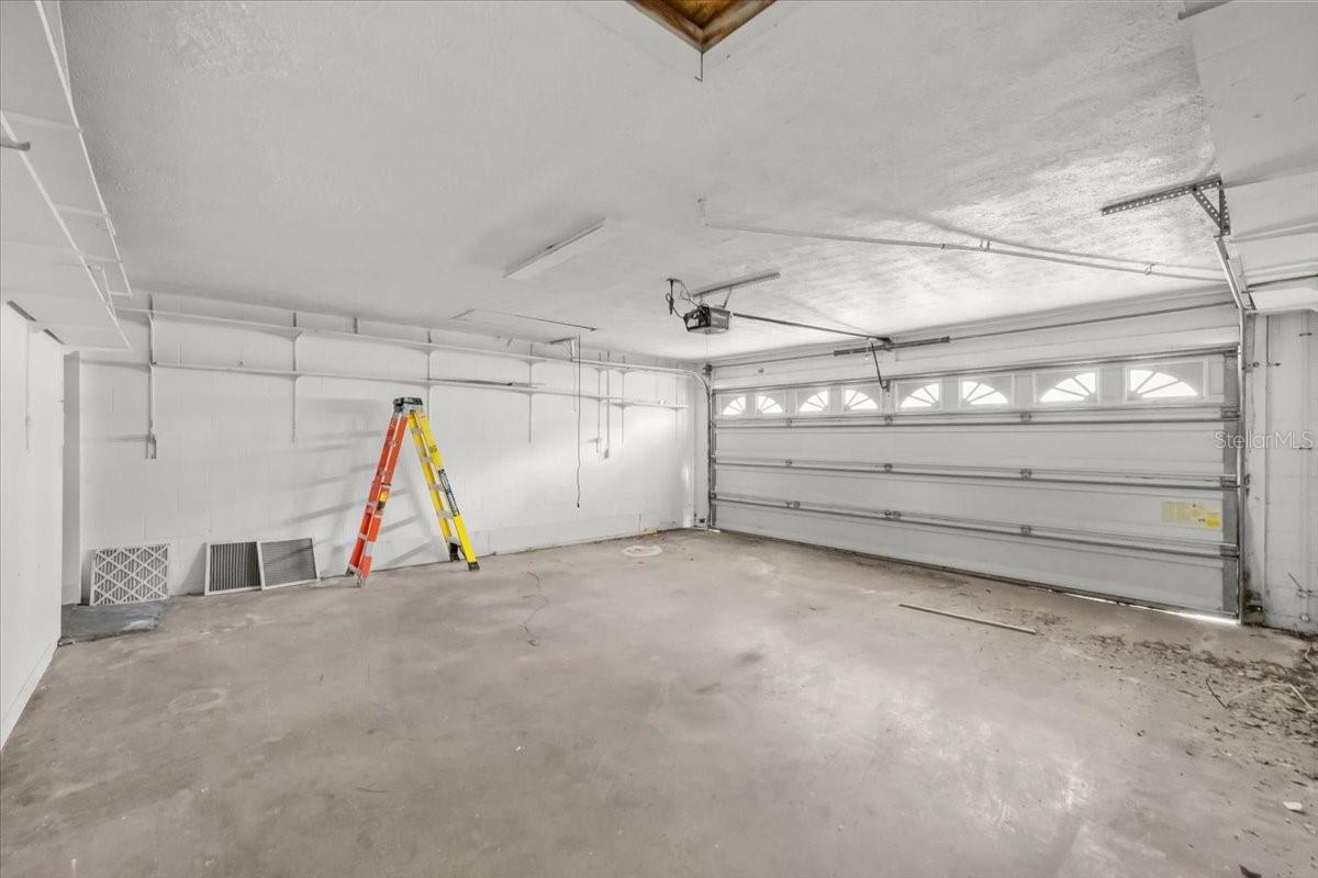 Image 36 of 51 For 11218 Creekview Drive