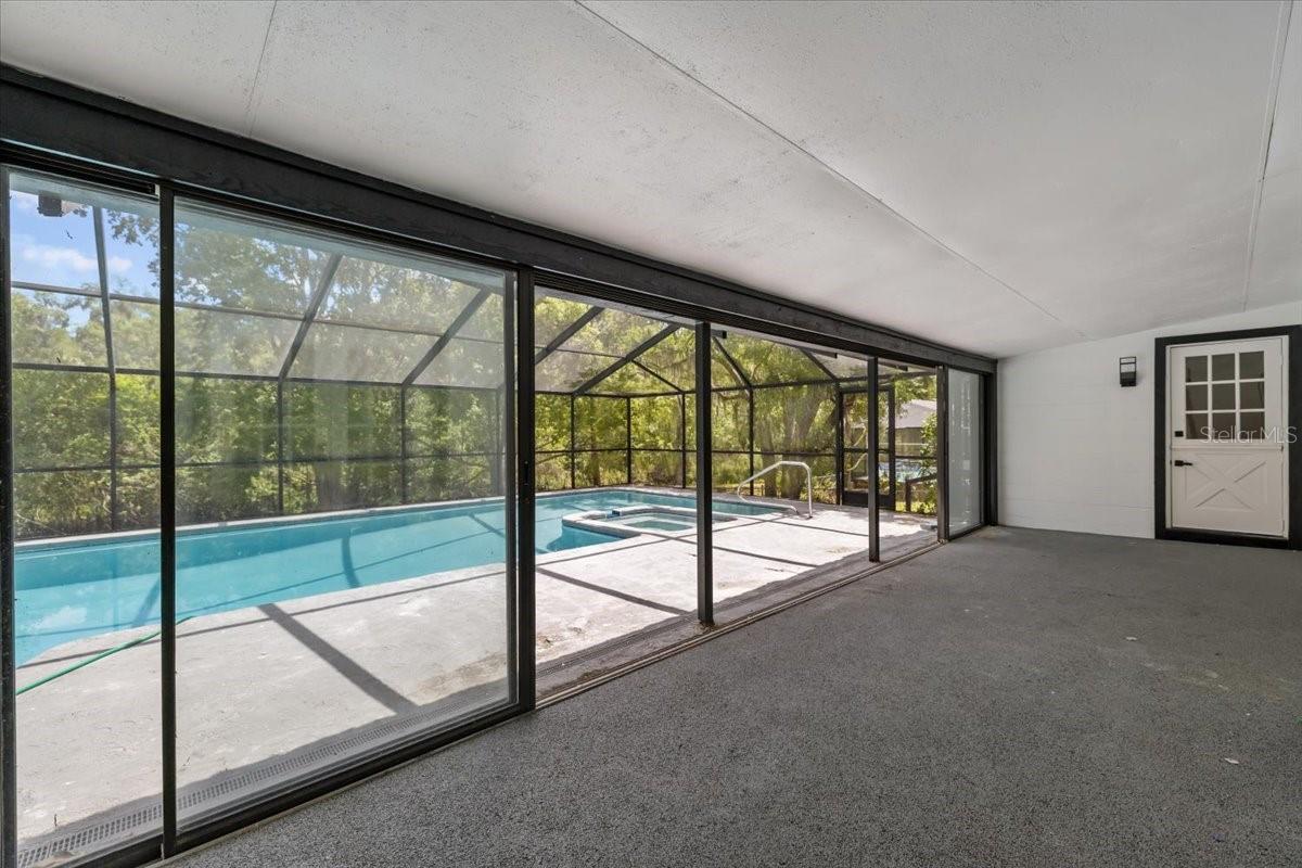 Image 37 of 51 For 11218 Creekview Drive