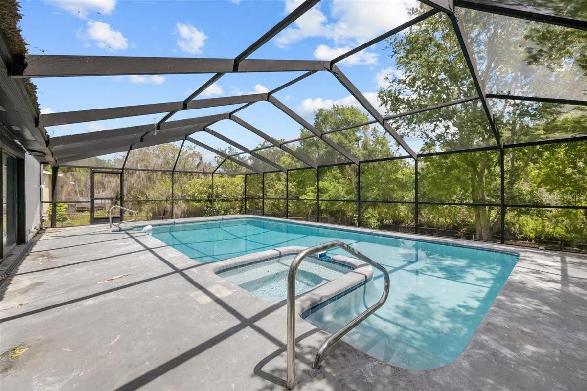 Image 40 of 51 For 11218 Creekview Drive