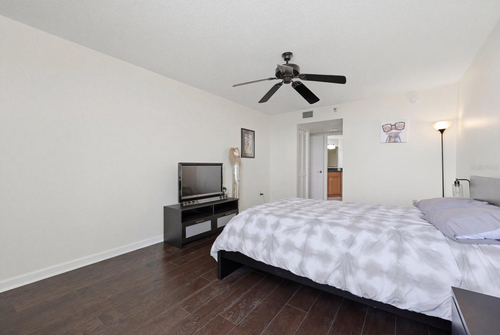 Image 17 of 44 For 2333 Feather Sound Drive B603