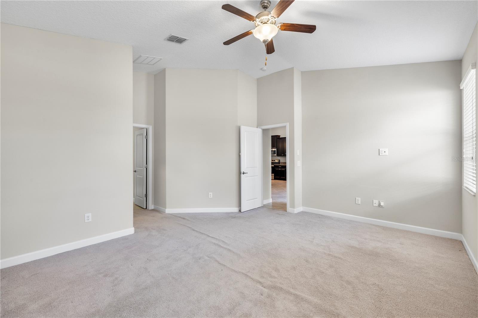 Listing photo id 25 for 9864 Smarty Jones Drive