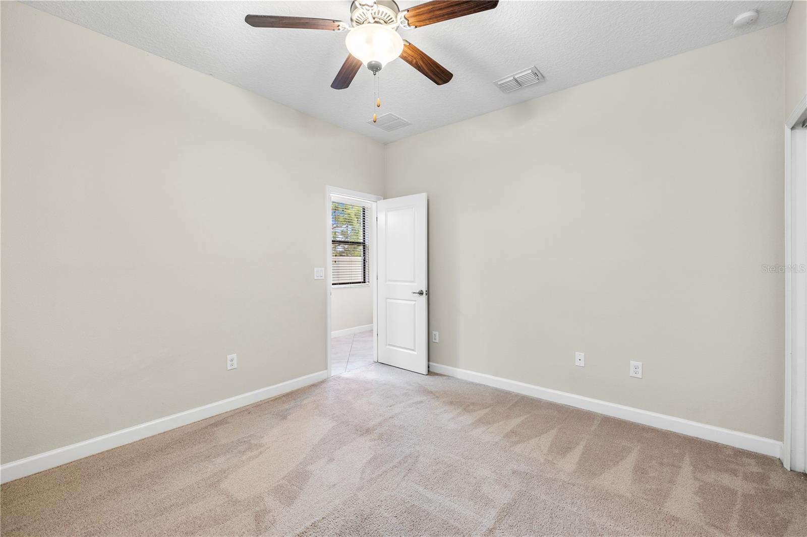 Listing photo id 37 for 9864 Smarty Jones Drive