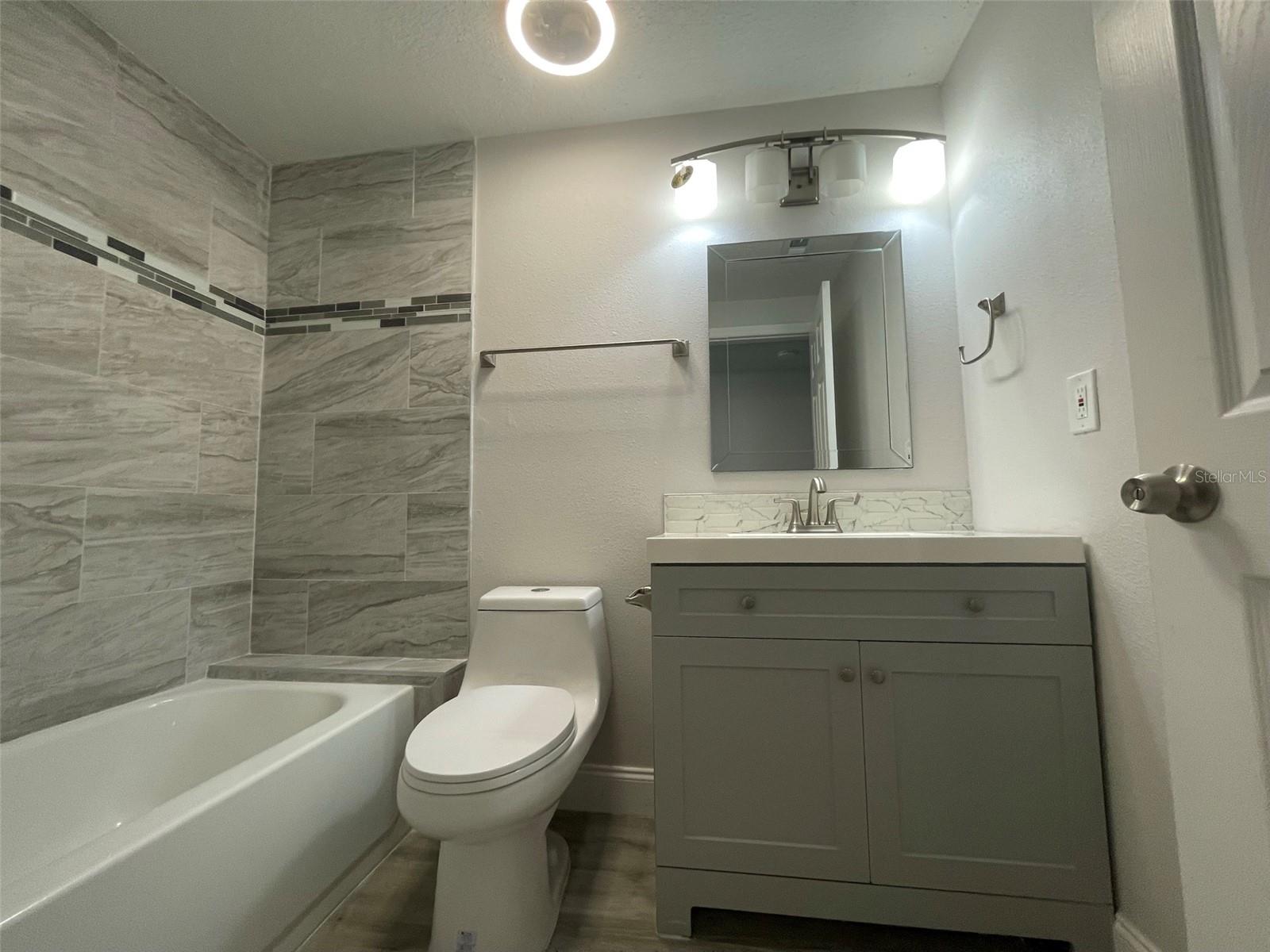 Image 18 of 32 For 139 Hunter Lake Drive B