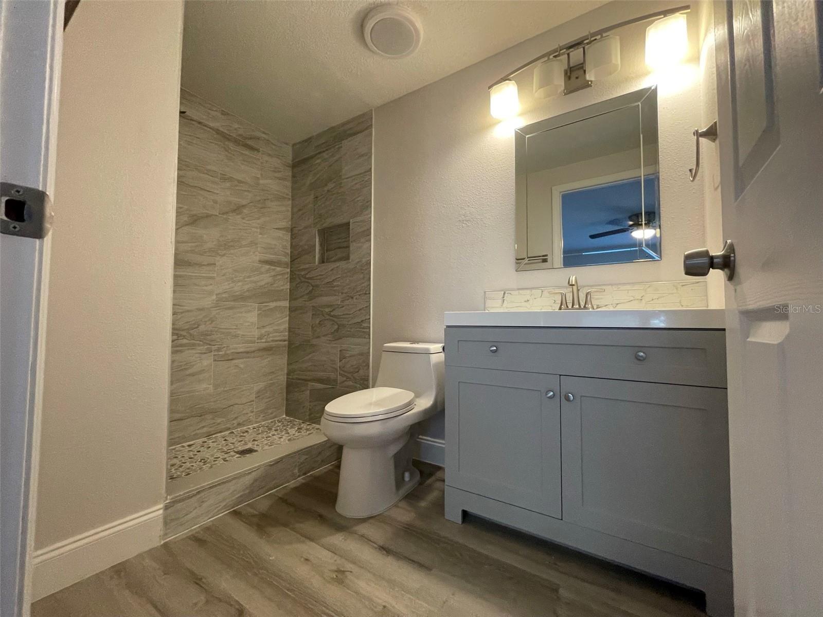 Image 20 of 32 For 139 Hunter Lake Drive B