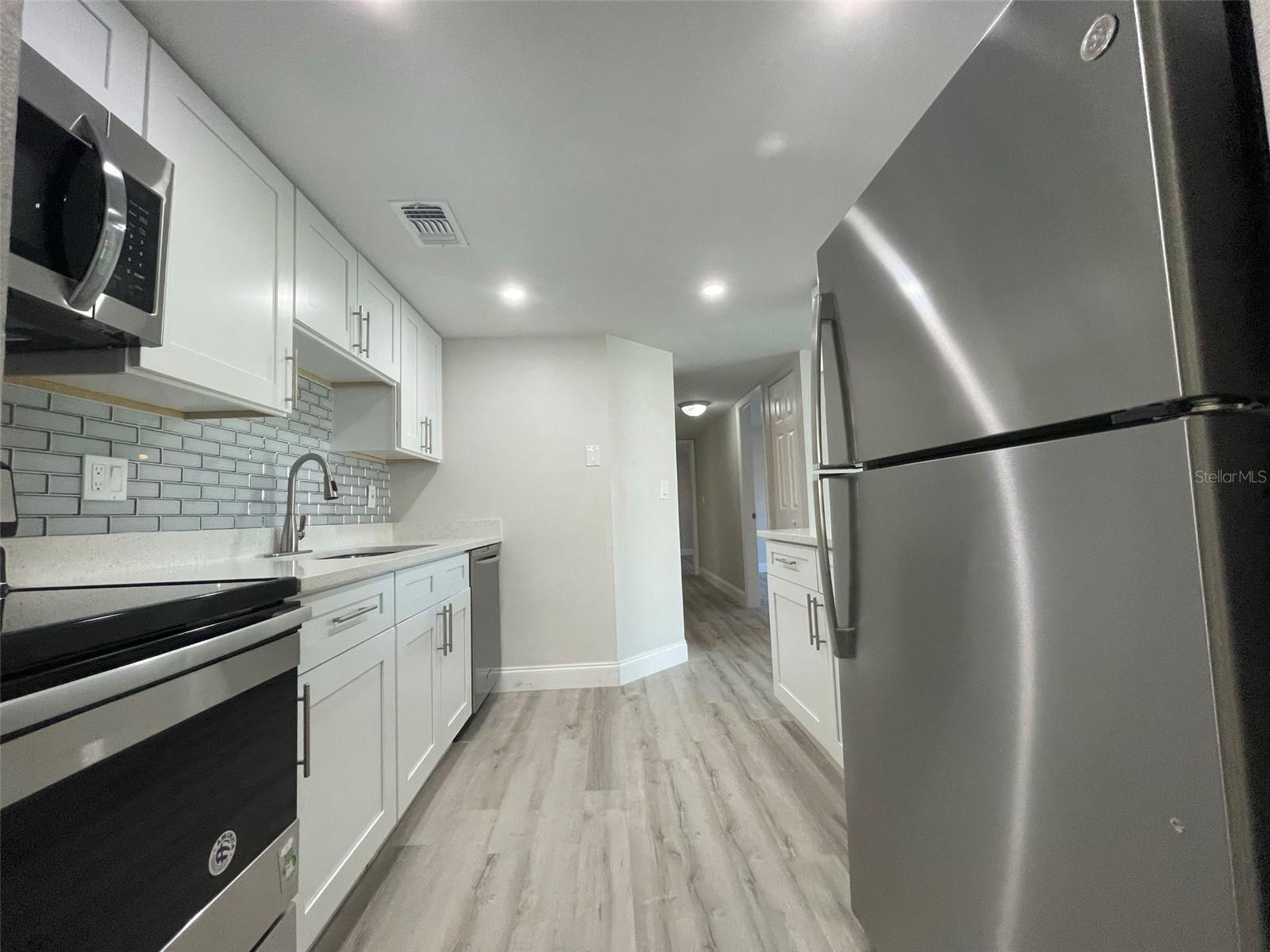 Image 6 of 32 For 139 Hunter Lake Drive B