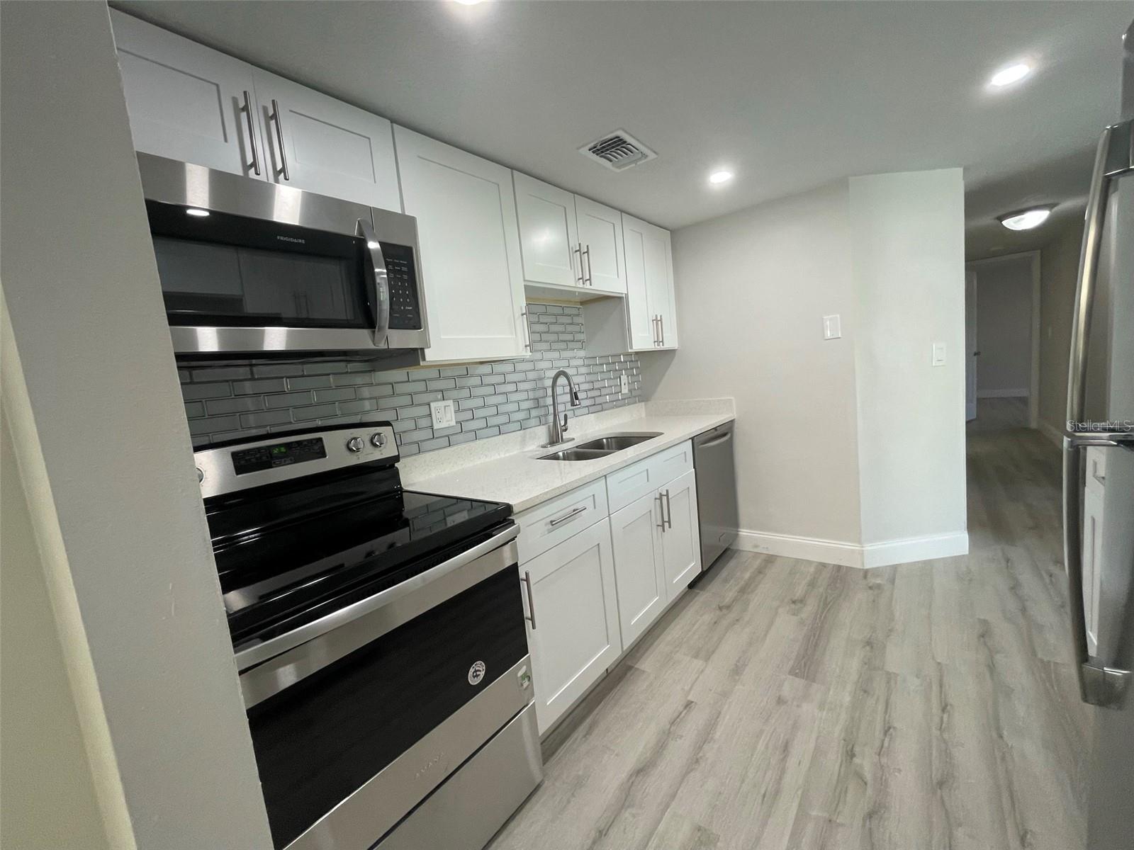 Image 7 of 32 For 139 Hunter Lake Drive B