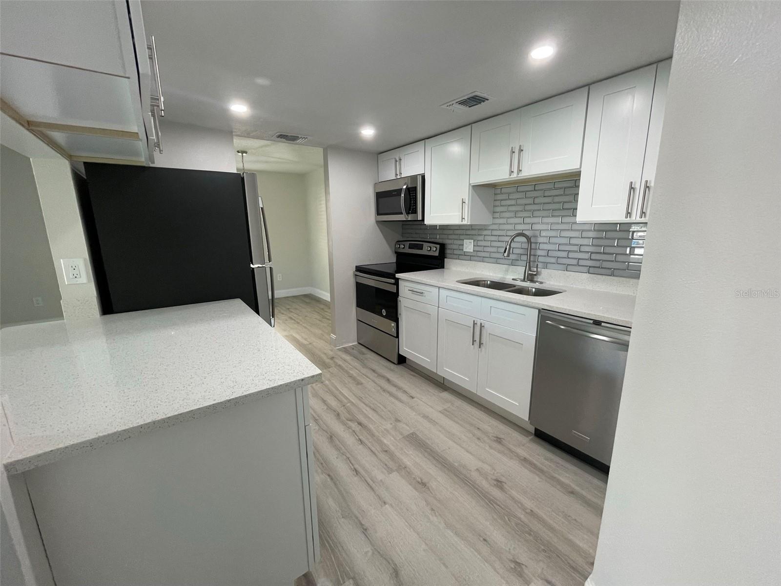 Image 9 of 32 For 139 Hunter Lake Drive B