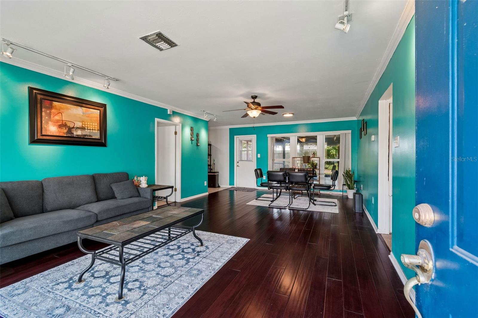 Listing photo id 10 for 4519 Cooper Place