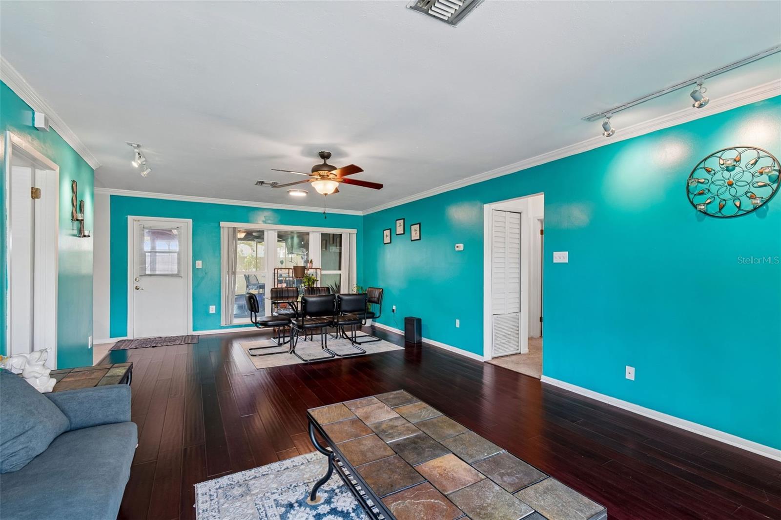 Listing photo id 11 for 4519 Cooper Place