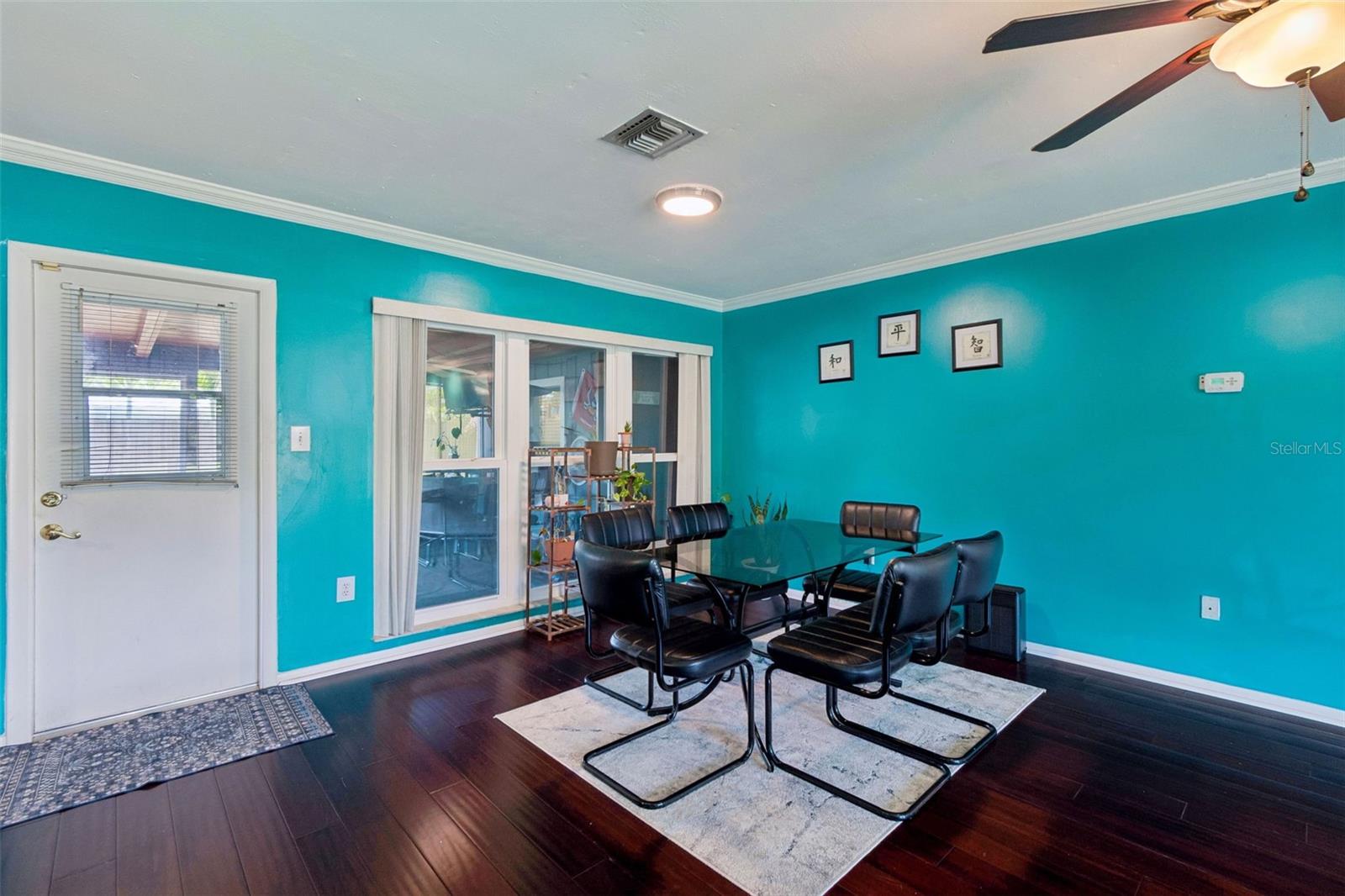 Listing photo id 12 for 4519 Cooper Place